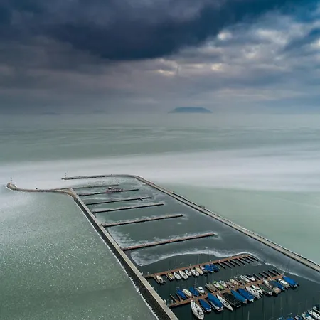 In Balatonmariafuerdo 19567 Διαμέρισμα