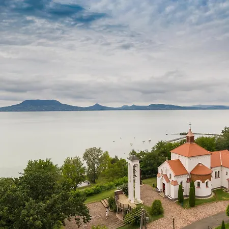 Apartamento In Balatonmariafuerdo 19567 *